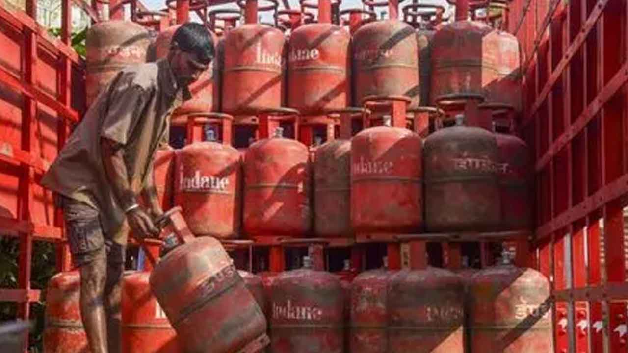 LPG Rates Today 2026: घरेलू सिलेंडर स्थिर, कमर्शियल सिलेंडर महंगा – जानें हर शहर का रेट